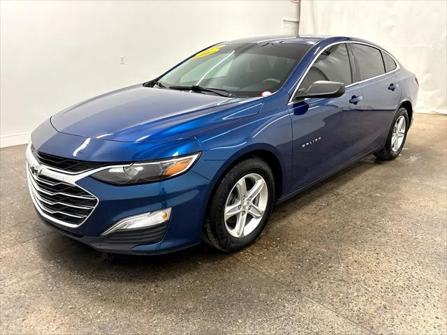 Photo of 2019 Pacific Blue Metallic Chevrolet Malibu