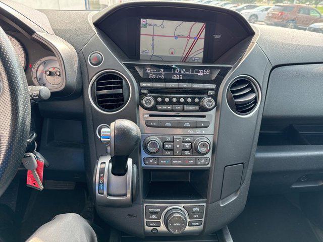 Photo of 2015 White Diamond Pearl Honda Pilot
