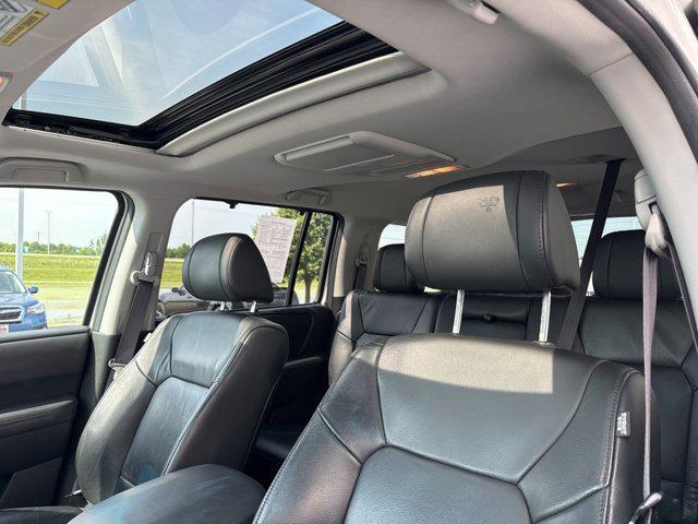 Photo of 2015 White Diamond Pearl Honda Pilot
