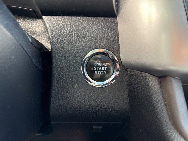 Photo of 2015 Attitude Black Metallic Toyota Highlander