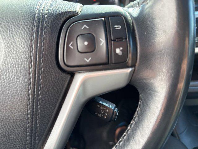 Photo of 2015 Attitude Black Metallic Toyota Highlander