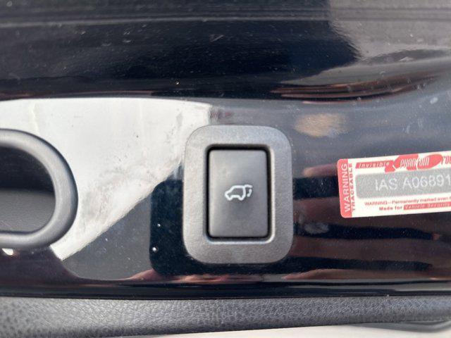 Photo of 2015 Attitude Black Metallic Toyota Highlander