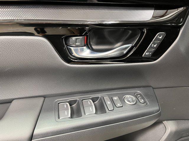 Photo of 2026 Platinum White Pearl Honda CR-V