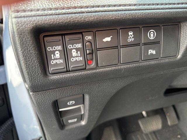 Photo of 2024 Sonic Gray Pearl Honda Odyssey