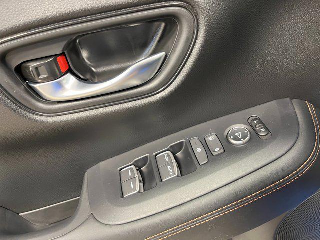 Photo of 2026 Platinum White Pearl Honda HR-V