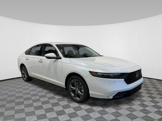 Photo of 2025 Platinum White Pearl Honda Accord Hybrid