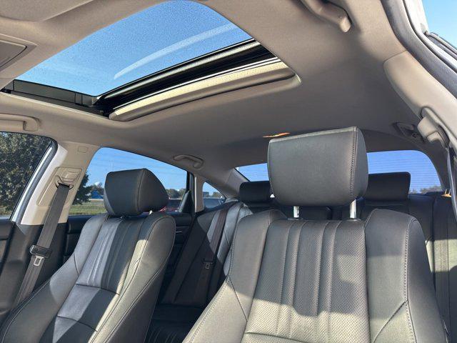 Photo of 2019 Lunar Silver Metallic Honda Accord Hybrid