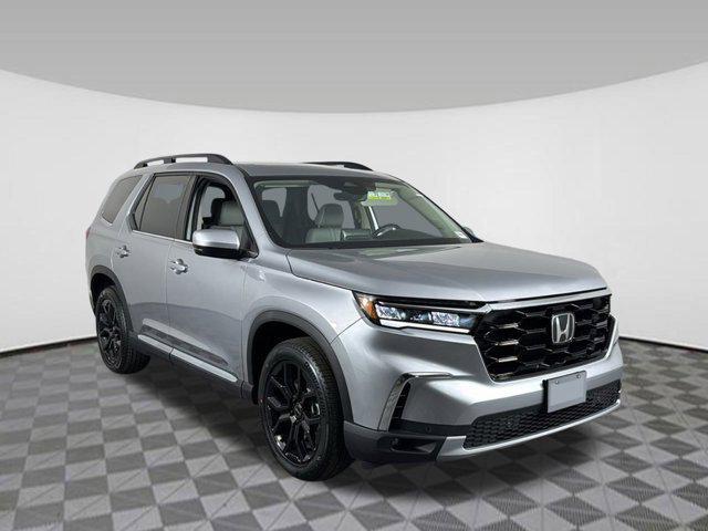 Photo of 2025 Solar Silver Metallic Honda Pilot