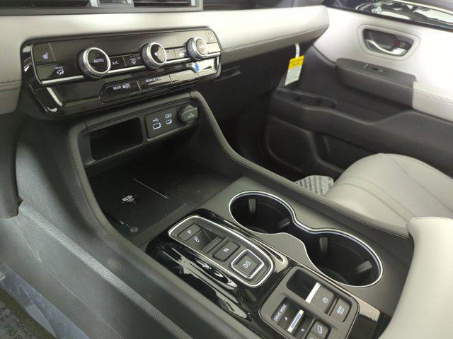 Photo of 2025 Solar Silver Metallic Honda Pilot