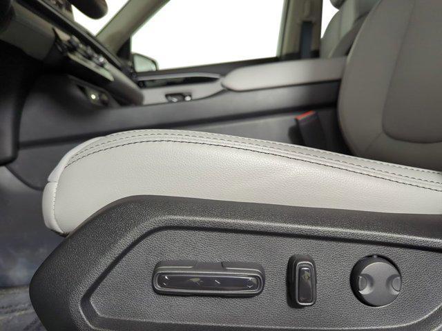 Photo of 2025 Solar Silver Metallic Honda Pilot