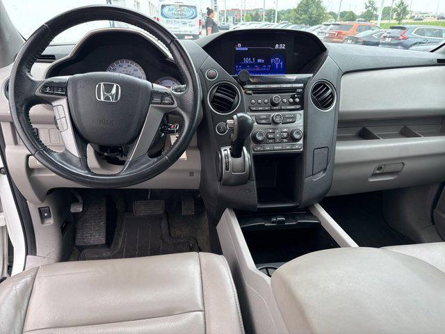Photo of 2013 Taffeta White Honda Pilot