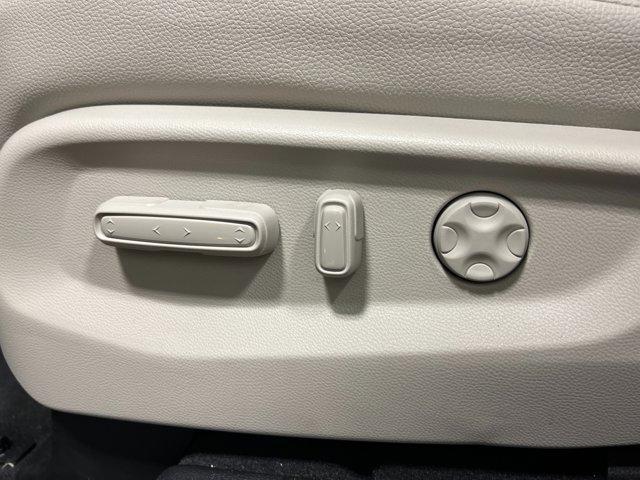 Photo of 2025 Solar Silver Metallic Honda Odyssey
