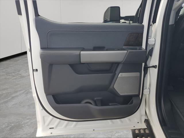 Photo of 2024 Star White Metallic Tri-Coat Ford F-250