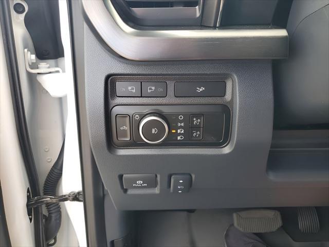 Photo of 2024 Star White Metallic Tri-Coat Ford F-250