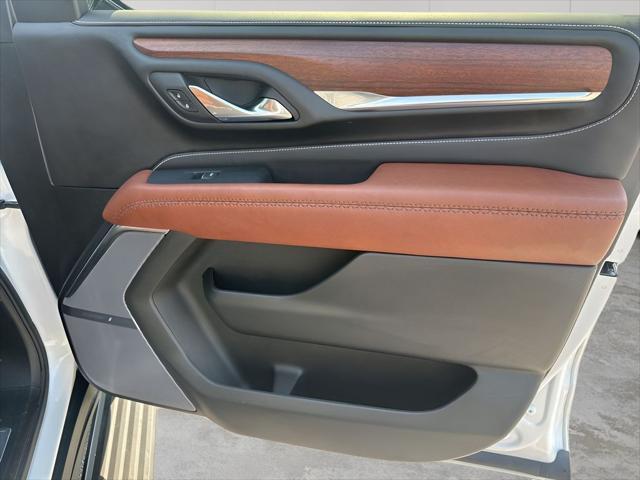 Photo of 2023 White Frost Tricoat GMC Yukon