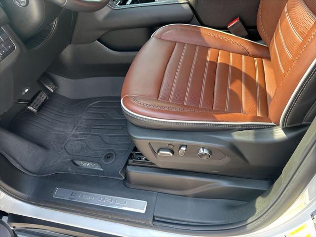 Photo of 2023 White Frost Tricoat GMC Yukon