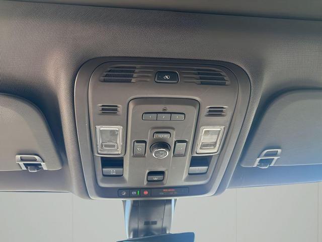 Photo of 2021 White Frost Tricoat GMC Yukon