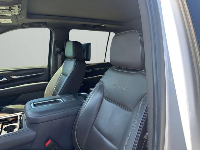 Photo of 2021 White Frost Tricoat GMC Yukon