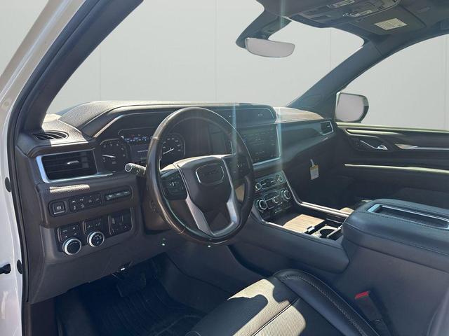 Photo of 2021 White Frost Tricoat GMC Yukon
