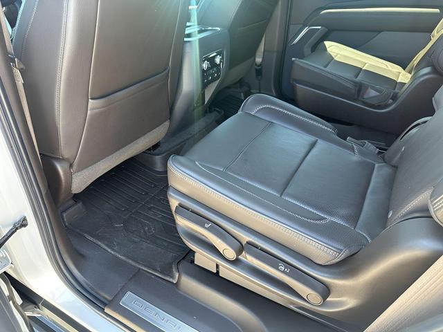 Photo of 2021 White Frost Tricoat GMC Yukon