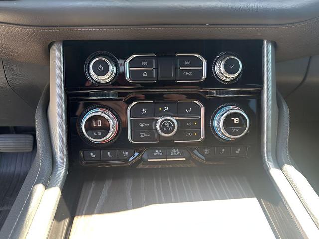 Photo of 2021 White Frost Tricoat GMC Yukon