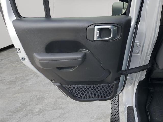 Photo of 2024 Silver Zynith Clearcoat Jeep Wrangler
