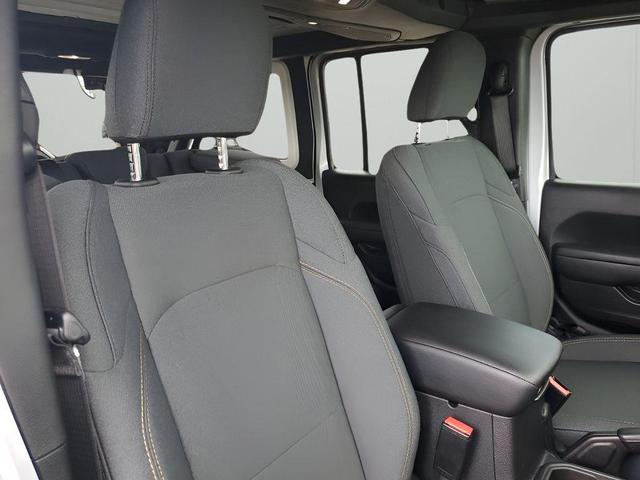 Photo of 2024 Silver Zynith Clearcoat Jeep Wrangler