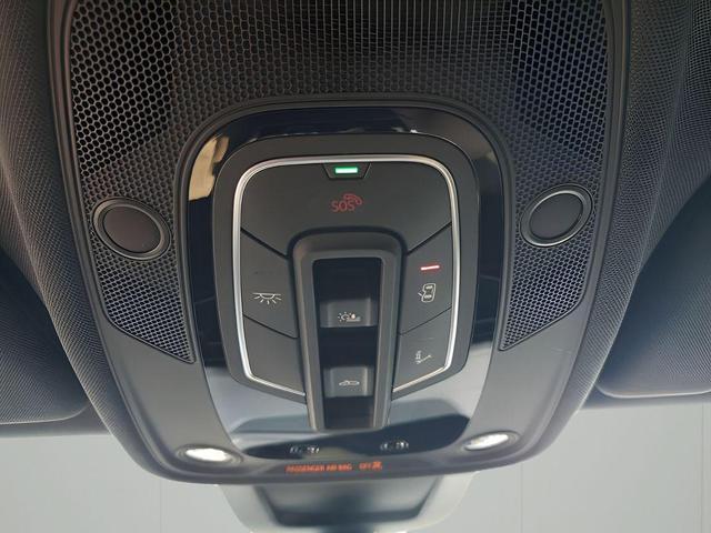 Photo of 2023 Carrara White Audi Q8