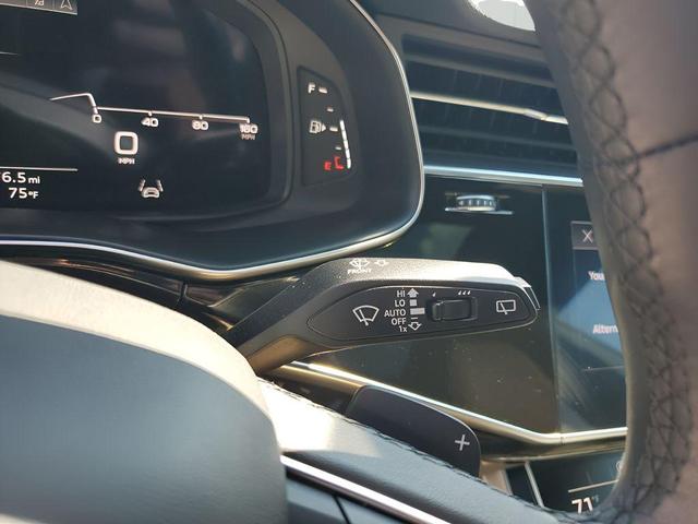 Photo of 2023 Carrara White Audi Q8