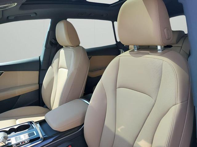 Photo of 2023 Carrara White Audi Q8