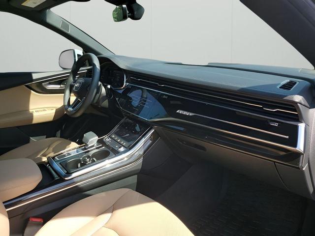 Photo of 2023 Carrara White Audi Q8