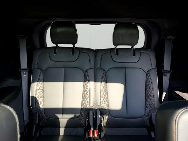 Photo of 2024 Diamond Black Crystal Pearlcoat Jeep Grand Cherokee L
