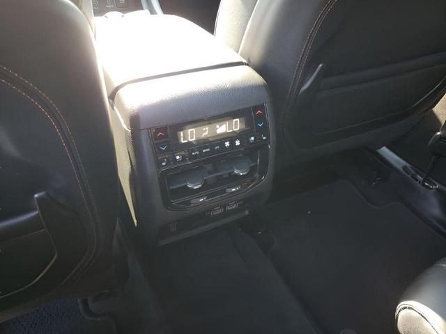Photo of 2024 Diamond Black Crystal Pearlcoat Jeep Grand Cherokee L