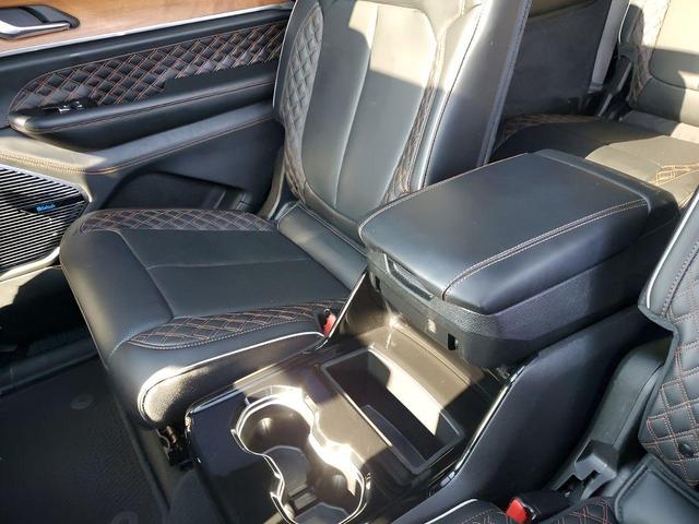 Photo of 2024 Diamond Black Crystal Pearlcoat Jeep Grand Cherokee L