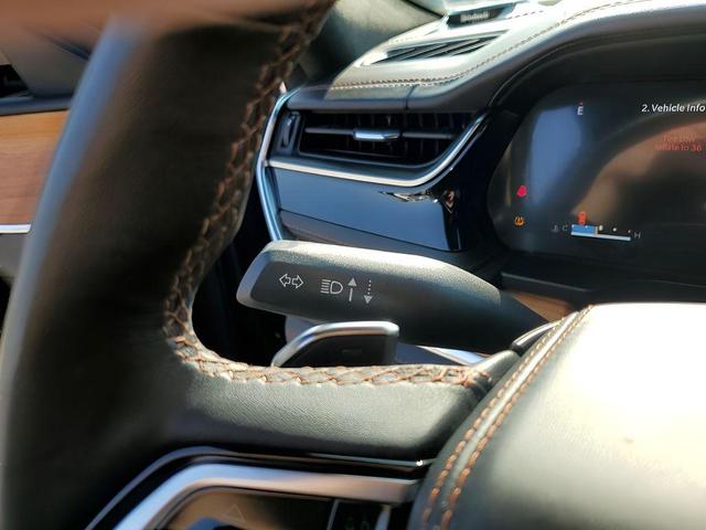 Photo of 2024 Diamond Black Crystal Pearlcoat Jeep Grand Cherokee L
