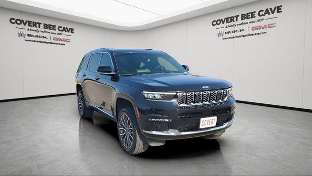 Photo of 2024 Diamond Black Crystal Pearlcoat Jeep Grand Cherokee L