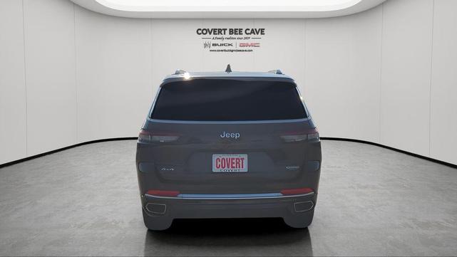 Photo of 2024 Diamond Black Crystal Pearlcoat Jeep Grand Cherokee L