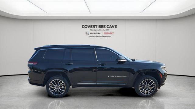 Photo of 2024 Diamond Black Crystal Pearlcoat Jeep Grand Cherokee L