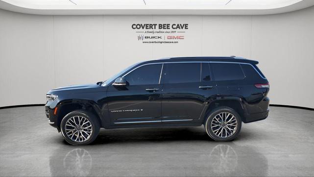 Photo of 2024 Diamond Black Crystal Pearlcoat Jeep Grand Cherokee L