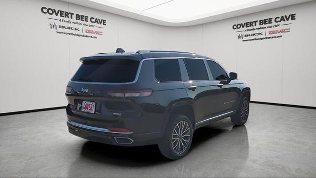 Photo of 2024 Diamond Black Crystal Pearlcoat Jeep Grand Cherokee L