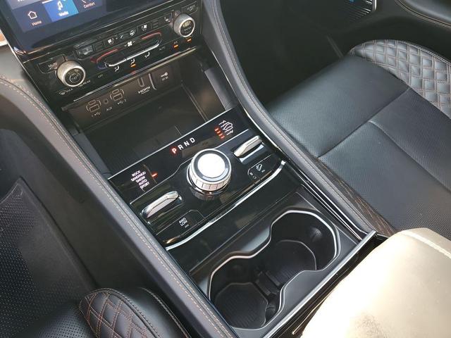 Photo of 2024 Diamond Black Crystal Pearlcoat Jeep Grand Cherokee L