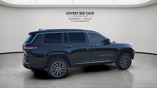 Photo of 2024 Diamond Black Crystal Pearlcoat Jeep Grand Cherokee L