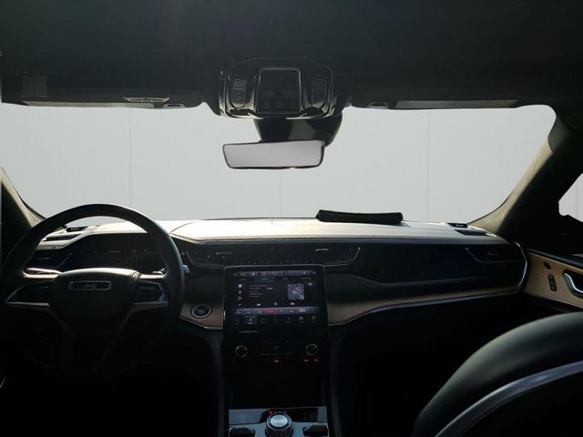 Photo of 2024 Diamond Black Crystal Pearlcoat Jeep Grand Cherokee L