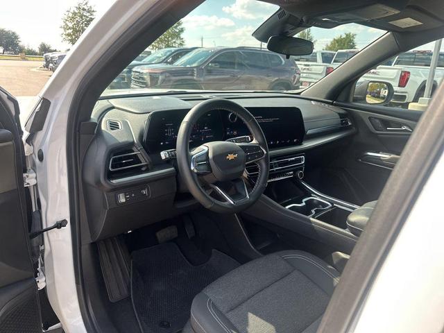 Photo of 2025 Summit White Chevrolet Traverse
