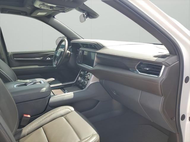 Photo of 2022 White Frost Tricoat GMC Yukon