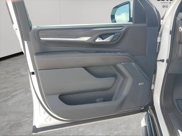 Photo of 2022 White Frost Tricoat GMC Yukon
