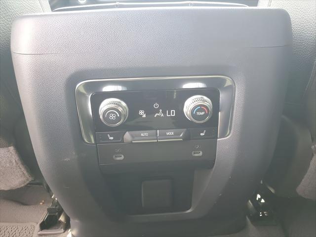 Photo of 2022 White Frost Tricoat GMC Yukon