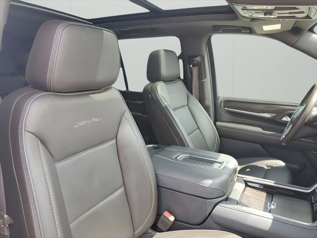 Photo of 2022 White Frost Tricoat GMC Yukon