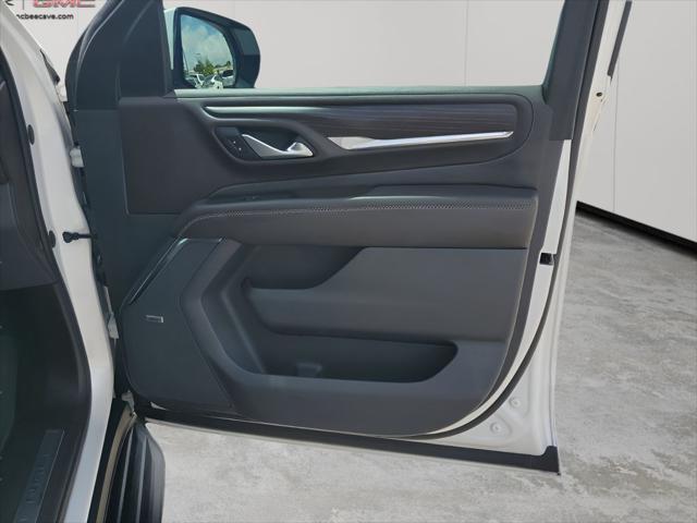 Photo of 2022 White Frost Tricoat GMC Yukon