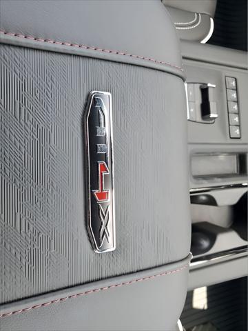 Photo of 2025 Summit White GMC Sierra 2500